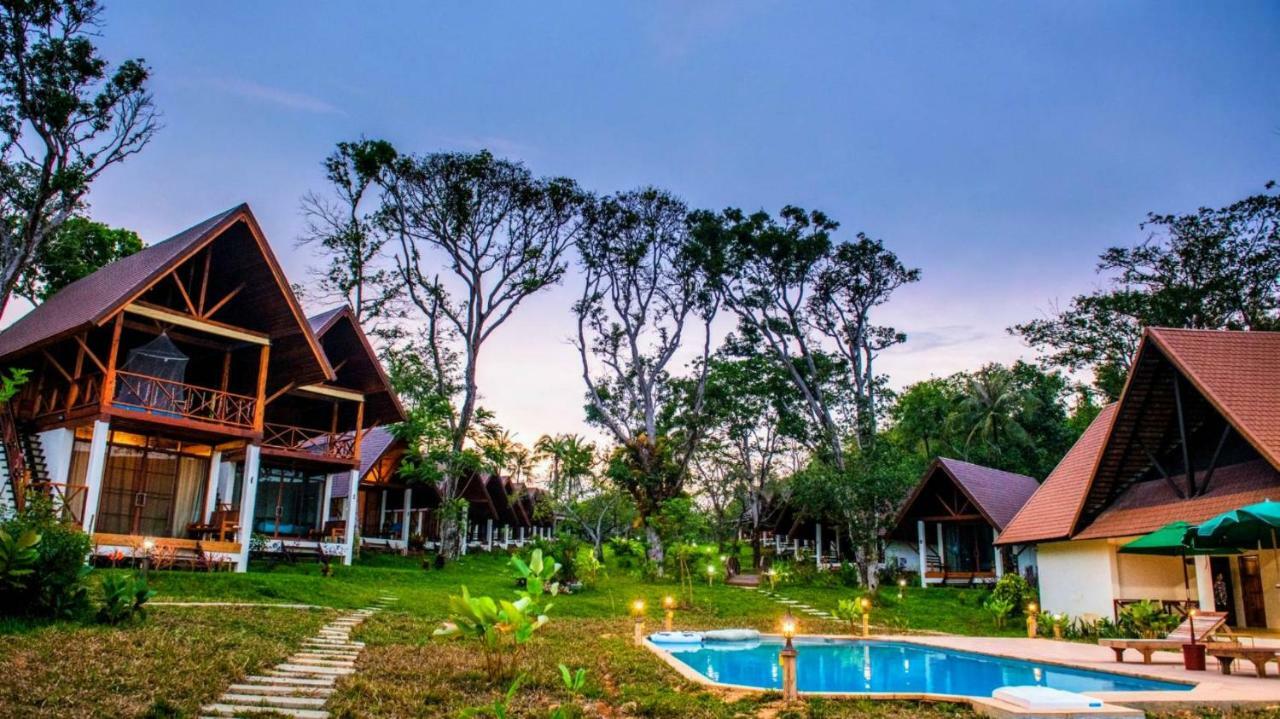 Phayamas Private Beach Resort And Island Brew - Adults Only Koh Phayam Luaran gambar