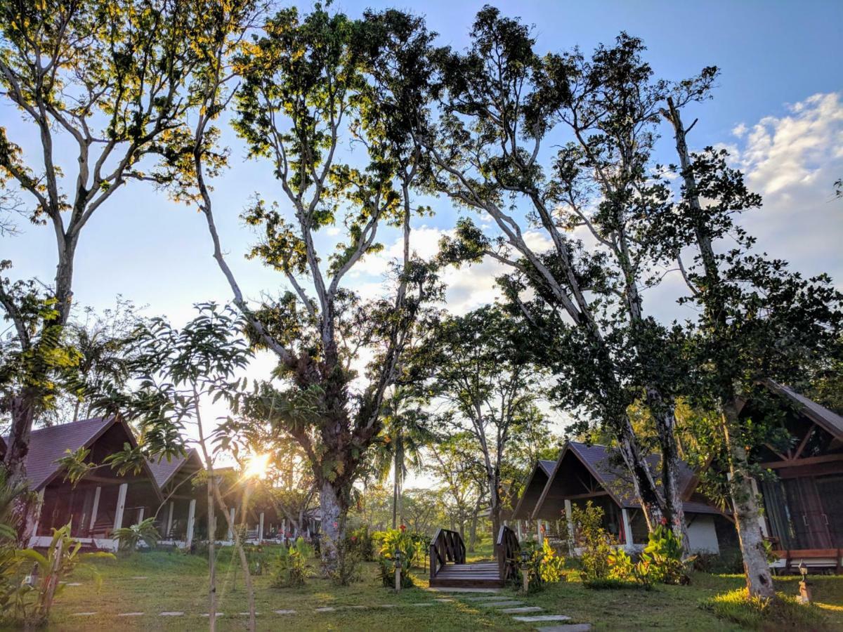 Phayamas Private Beach Resort And Island Brew - Adults Only Koh Phayam Luaran gambar