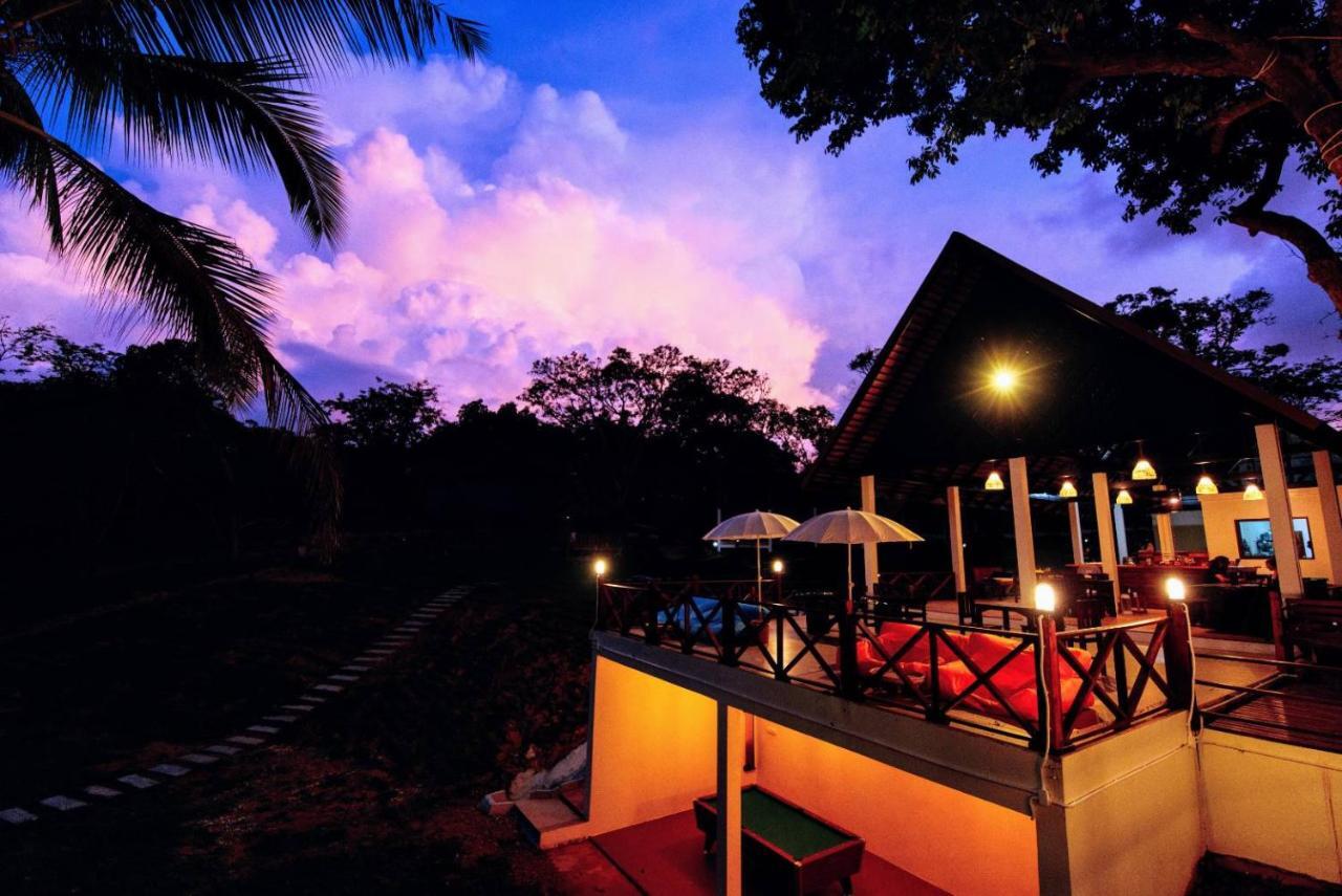 Phayamas Private Beach Resort And Island Brew - Adults Only Koh Phayam Luaran gambar